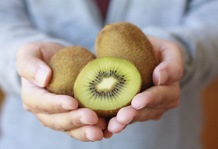 El Kiwi y sus propiedades nutricionales - Entrenosotros | Consum