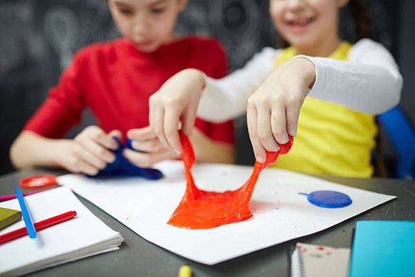 Cómo hacer un slime casero con niños de forma sencilla