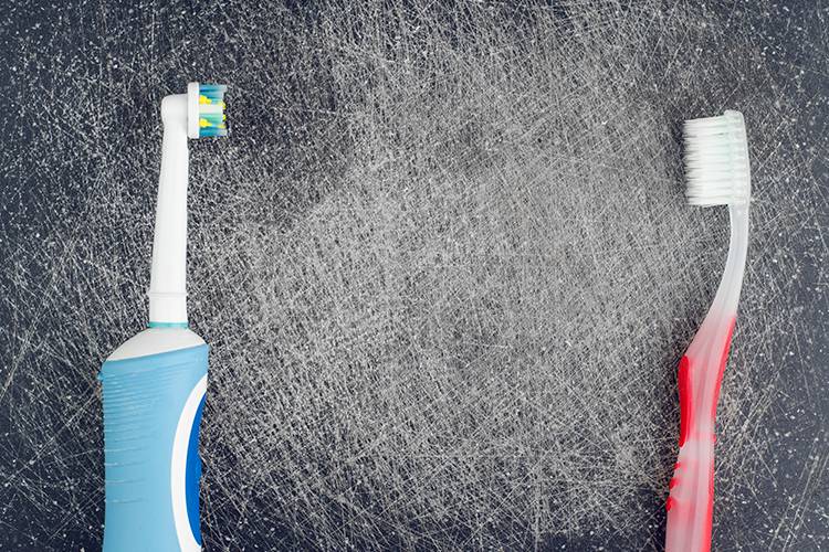 Cepillo de dientes eléctrico vs cepillo ¿Qué es mejor? - Entrenosotros | Consum
