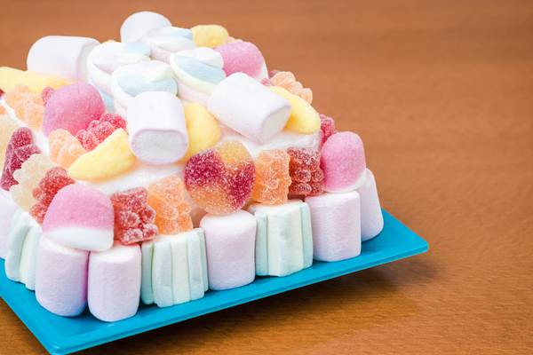 🥇 Como hacer TARTA de CUMPLEAÑOS llena de chuches