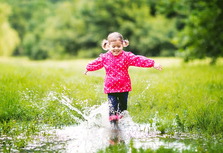 Niña en la naturalezaBeneficios de la naturaleza